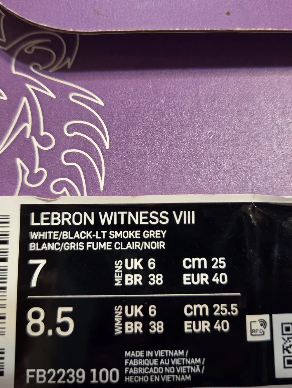 Nike Lebron Witness VIII Lion Crests Light Gray Sneakers 7 Men Or 8.5 Women. NEW